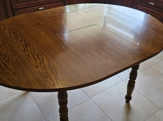 Table with 6 chairs