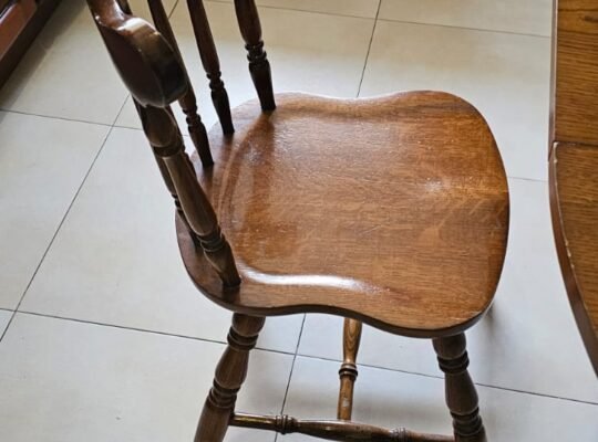 Table with 6 chairs