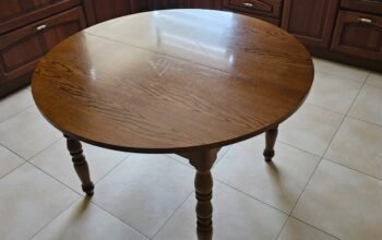 Table with 6 chairs