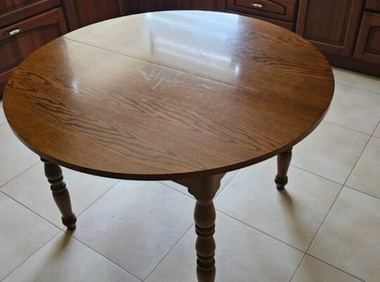 Table with 6 chairs
