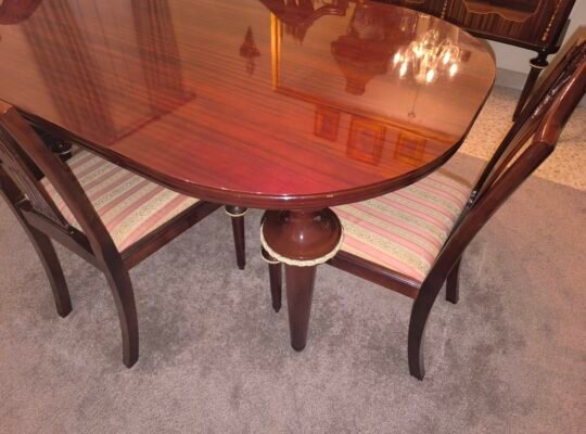 Queen Anne Dining room